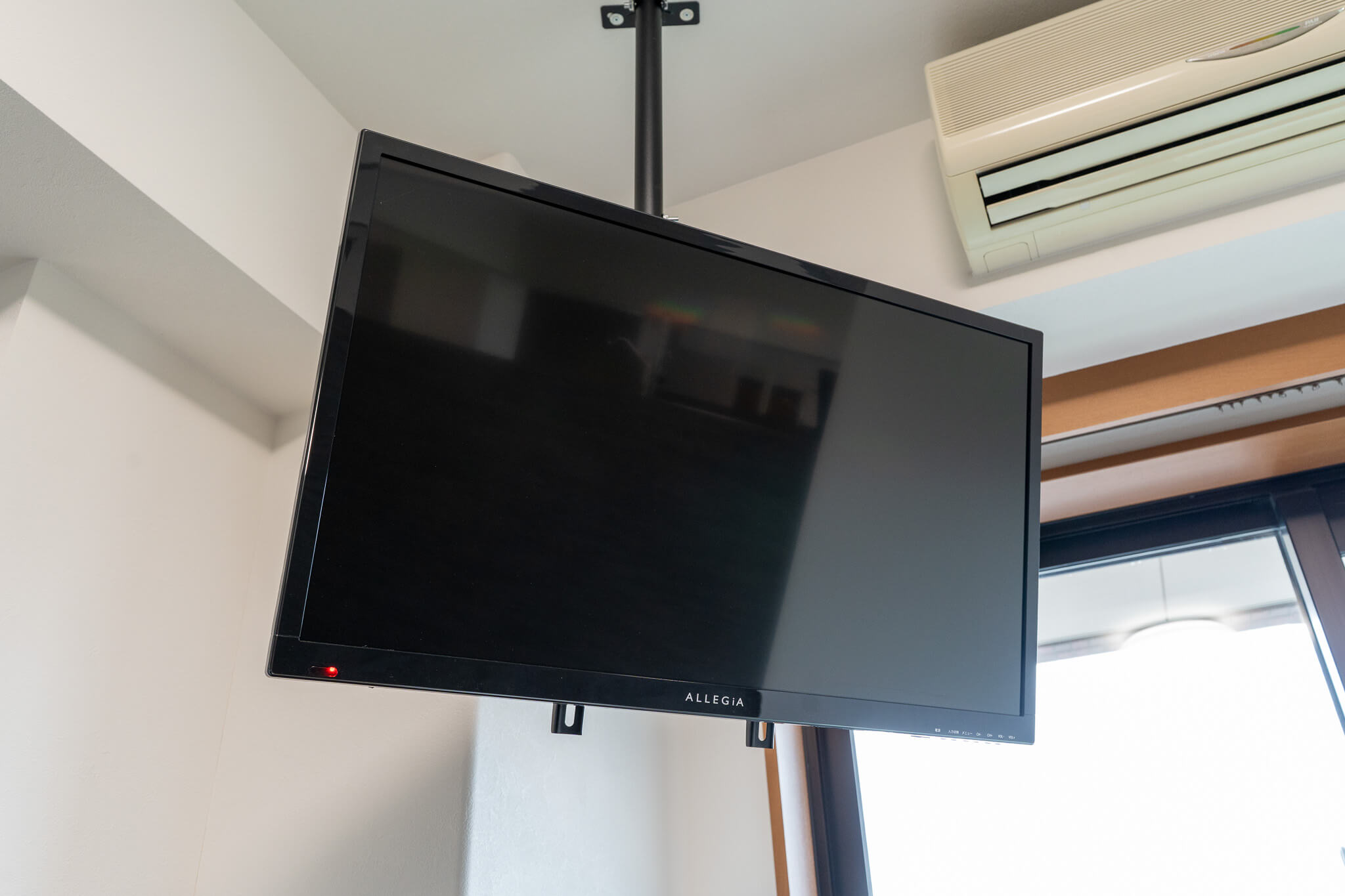 32インチ大型TVを設置